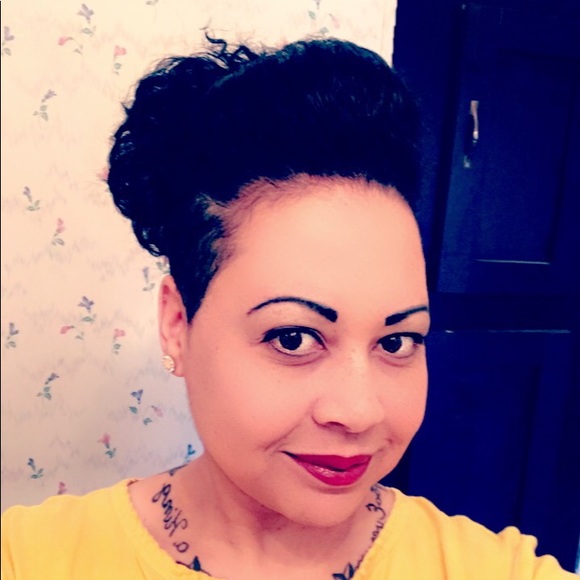 Meet your Posher, Danielle - Picture 1 of 1